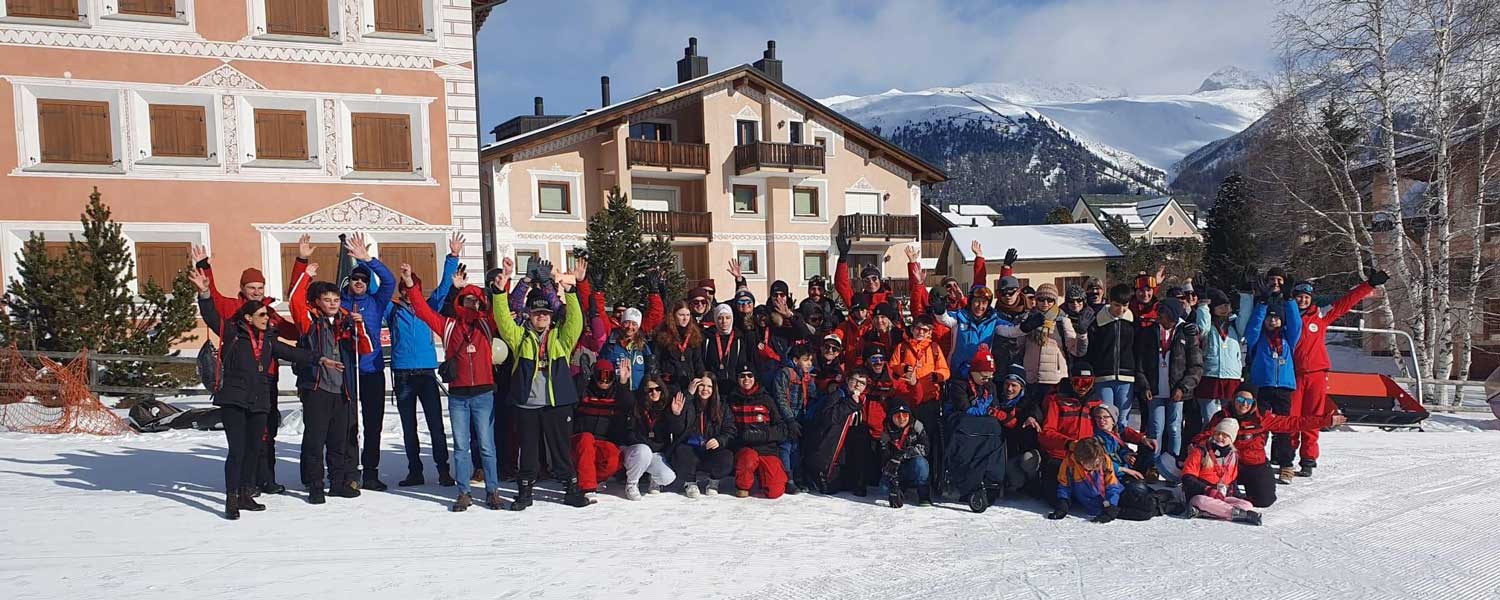 Skilager-Gruppenfoto in Celerina des Angebots Sehen und Sehen Plus. Skilager-Gruppenfoto in Celerina des Angebots Sehen und Sehen Plus.