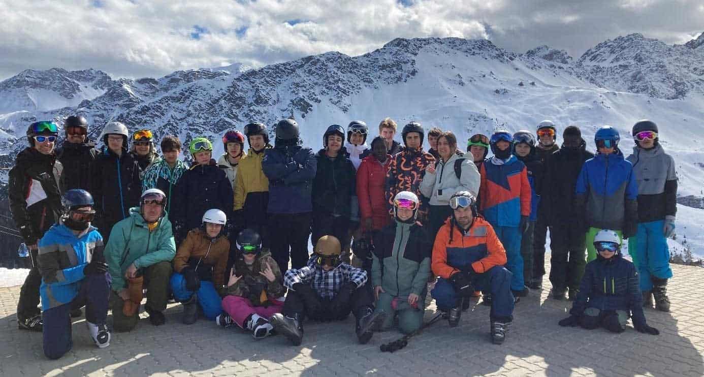 Skilager-Gruppenfoto in Arosa des Angebots Verhalten und Sprache. Skilager-Gruppenfoto in Arosa des Angebots Verhalten und Sprache.